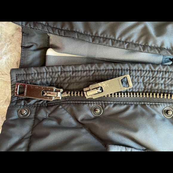 Burberry vest. XS (wears like a petite). - Picture 7 of 11